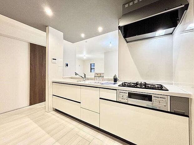 【ダイニングキッチン】カウンター越しにお話しをしながら毎日のお料理をもっと楽しく