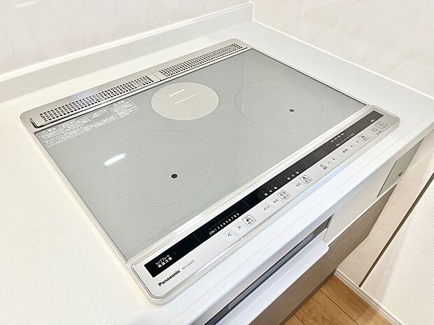【IHクッキングヒーター】IHクッキングヒーターは天板の調理面がフラットなので調理後はサッと一拭きするだけ！