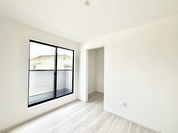 【寝室】収納が充実しているので居住スペースを広々使えます