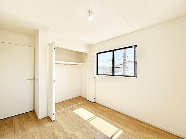 【寝室】収納が充実しているので居住スペースを広々使えます