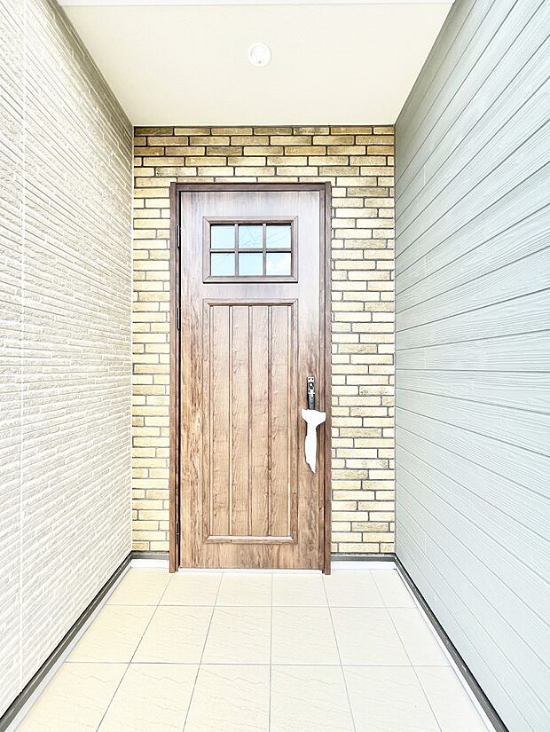 【玄関】大切な家族、来客を出迎える玄関。