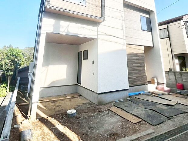 【駐車場】目の前が駐車場だと雨の日も大量にお買い物をした時も便利ですね