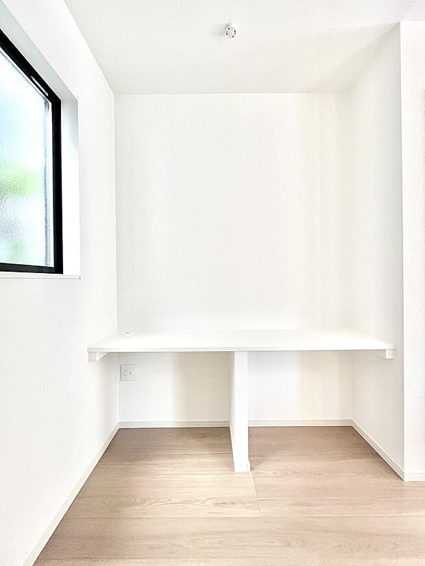 【その他内観】ちょっとした作業をするのに便利なカウンター  