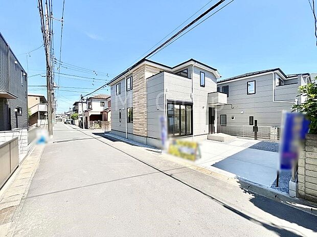 【前面道路含む現地写真】見通しの良さとともに、街並みに開放感を与えてくれます。 
