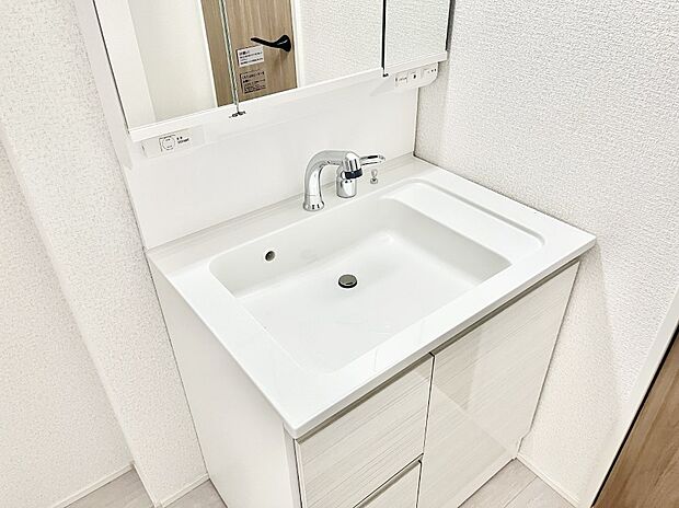 【シャワー水栓】ハンドシャワー付き！使いやすい洗面台。