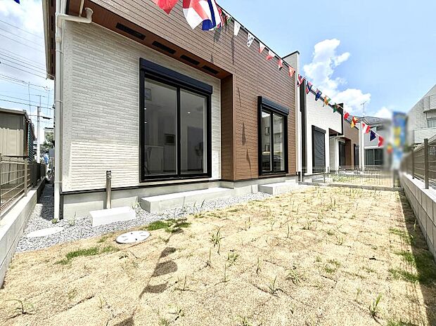 【庭】ガーデニングや家庭菜園も楽しめるお庭付き。