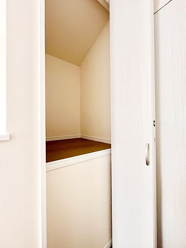 【廊下収納】掃除用具や生活雑貨の保管に便利な廊下収納  