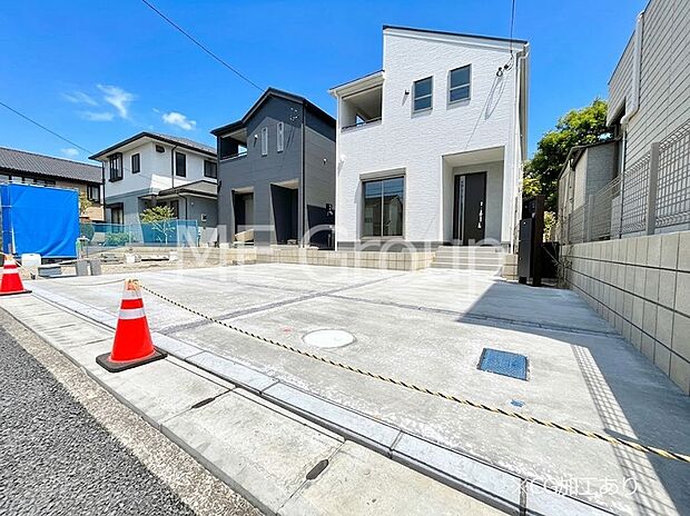 【駐車場】駐車2台可能！急なお客様の駐車に。また、ご家族の自転車スペースとしても大活躍。
