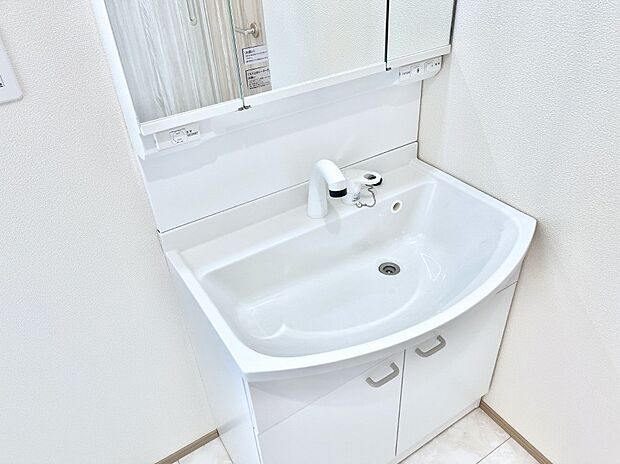 【シャワー水栓】ハンドシャワー付き！使いやすい洗面台。