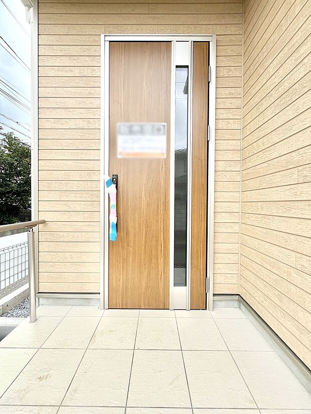 【玄関】大切な家族、来客を出迎える玄関。