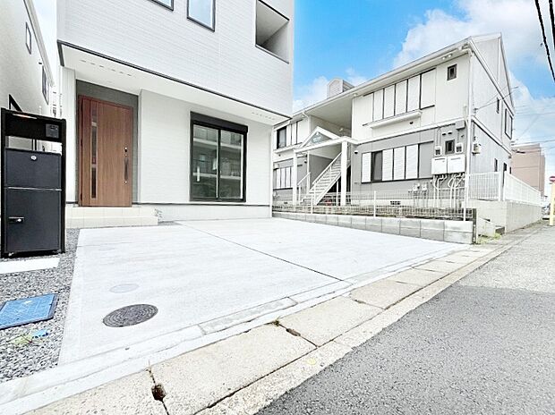 【駐車場】目の前が駐車場だと雨の日も大量にお買い物をした時も便利ですね
