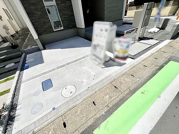 【駐車場】2台（車種による）駐車可！ご家族みんなの自転車も置ける広々カースペース。