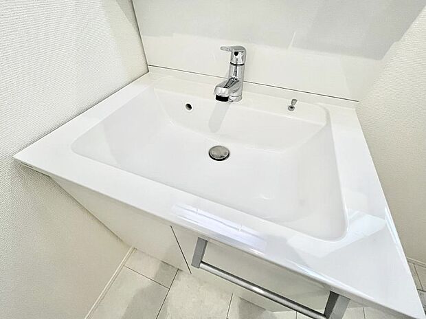 【シャワー水栓】ハンドシャワー付き！使いやすい洗面台。
