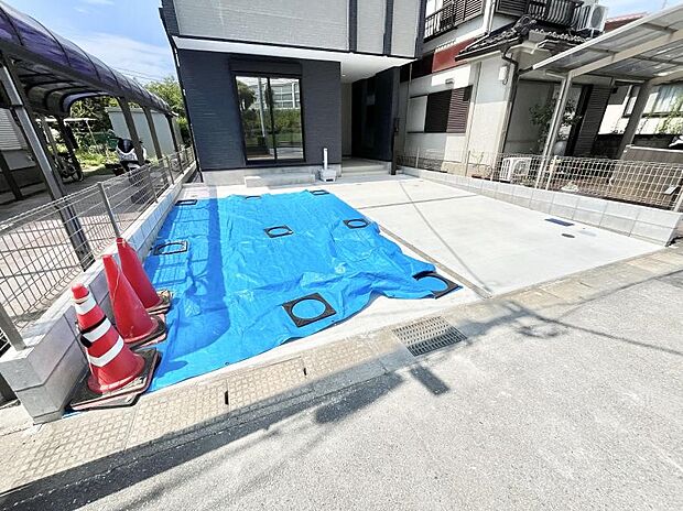 【駐車場】目の前が駐車場だと雨の日も大量にお買い物をした時も便利ですね