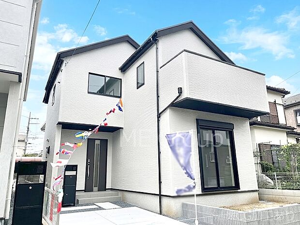 【現地外観写真】洗練された外観、上質な住空間が広がる室内は永く安心して過ごせる住居です。