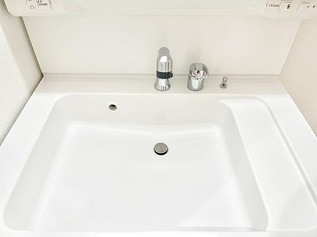 【ハンドシャワー水栓】ハンドシャワー付き！使いやすい洗面台。