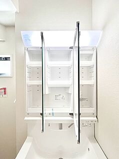 三面鏡裏収納