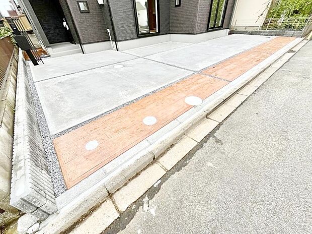 【駐車場】目の前が駐車場だと雨の日も大量にお買い物をした時も便利ですね