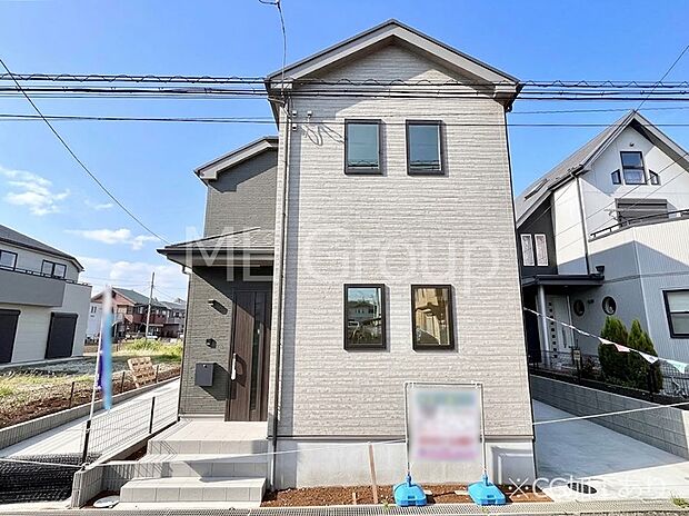 【現地外観写真】洗練された外観、上質な住空間が広がる室内は永く安心して過ごせる住居です。