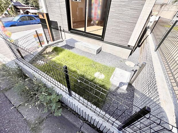 【庭】ガーデニングや家庭菜園も楽しめるお庭付き。