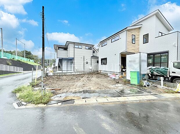 【現地外観写真】たっぷりの陽光と心地よい風が舞い込む住まい