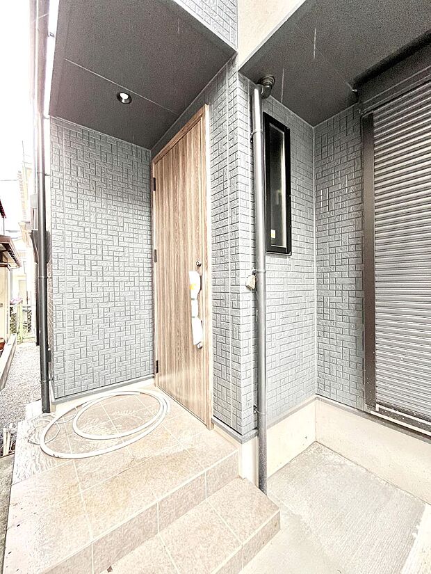 【玄関】大切な家族、来客を出迎える玄関。