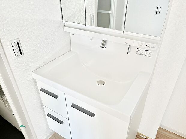 【ハンドシャワー水栓】ハンドシャワー付き！使いやすい洗面台。