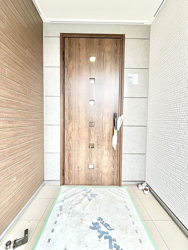 【玄関】大切な家族、来客を出迎える玄関。