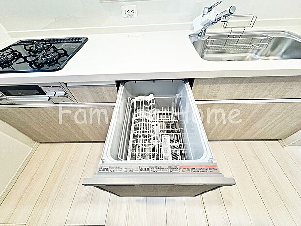 【ビルトイン食洗機】食洗器付きで食事後の洗い物をお手伝いします。家事の時間を短縮可能。