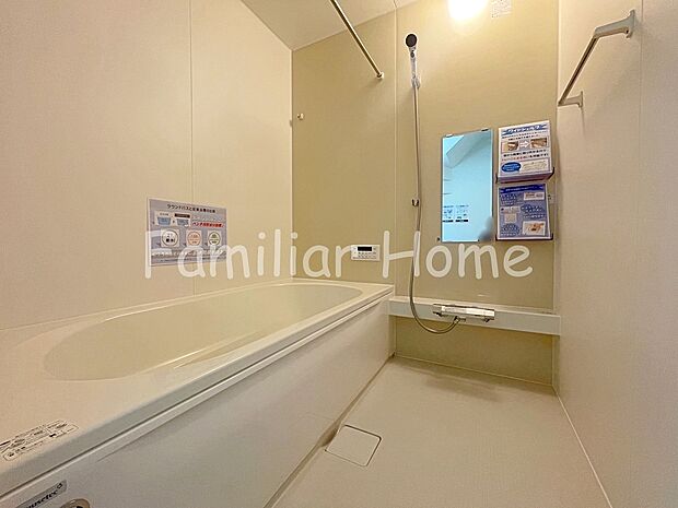 【浴室】浴室　広々とした1坪の浴室でお子様と一緒に入ったり、１人でゆっくりくつろいだり体の疲れを癒します。