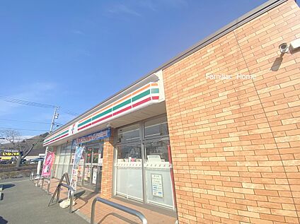 セブン-イレブン あきる野草花店 約867m