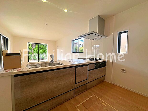 【カウンターキッチン】キッチン　ご家族を見渡せる安心のカウンターキッチン。