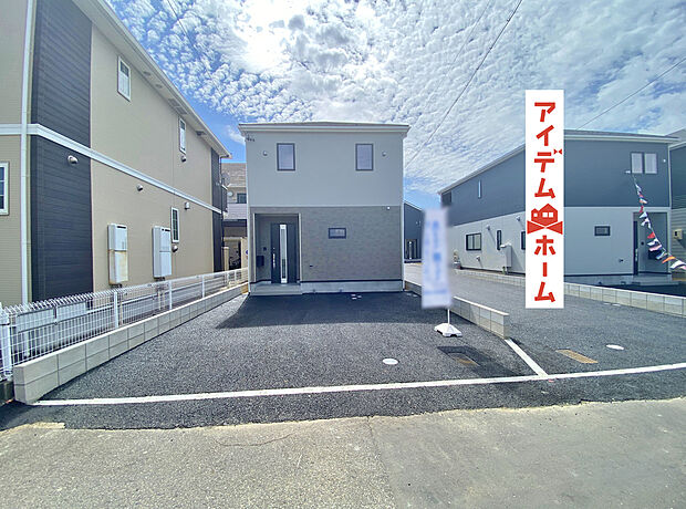 ●○●○8号棟外観写真○●○●
　　　平日の案内も可能です♪
　お気軽にお問い合わせください！