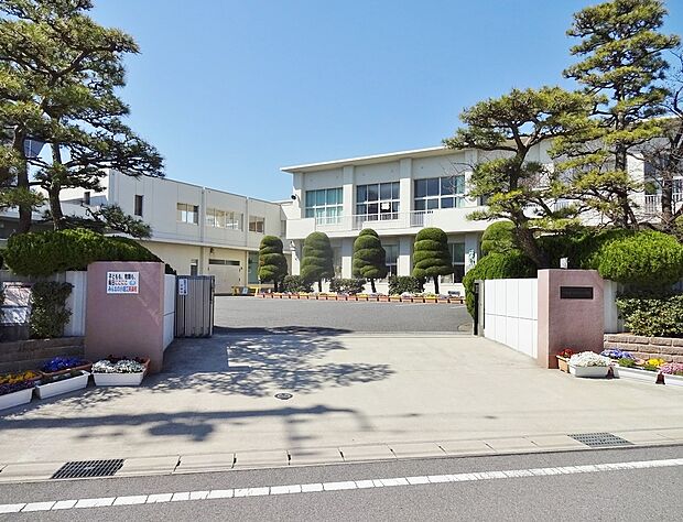 刈谷市立 小垣江小学校（約780m）