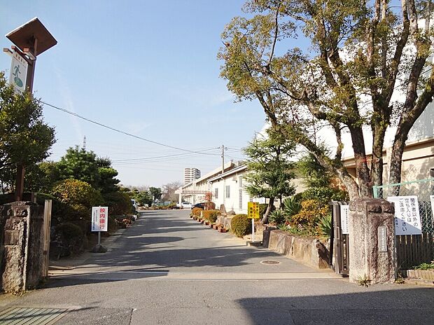 豊田市立朝日丘中学校（約903m）