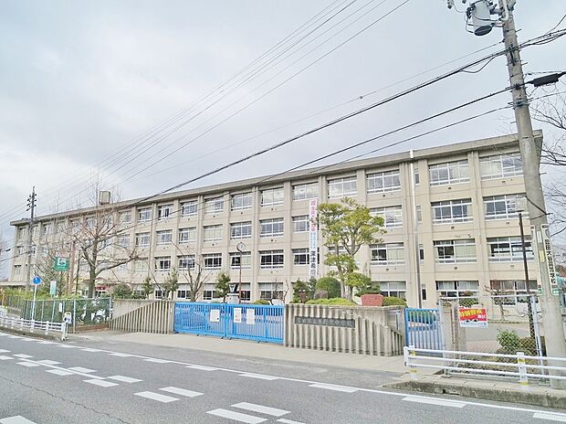 豊田市立末野原中学校(約1,222m)