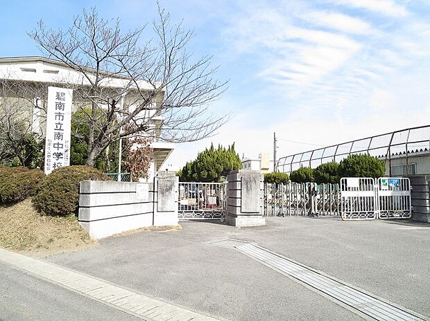 碧南市立南中学校（約2,900m）