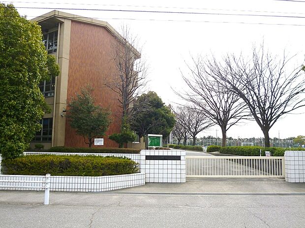 刈谷市立朝日小学校(約280m)