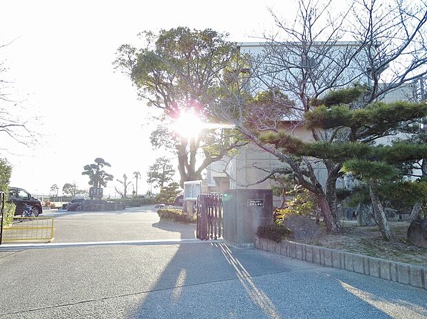 西尾市立荻原小学校(約400m)