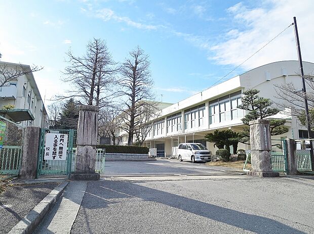 岡崎市立竜美丘小学校(約1,000m)
