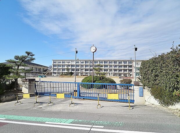 岡崎市立竜海中学校(約1,800m)