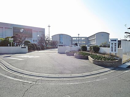西尾市立鶴城中学校 750m