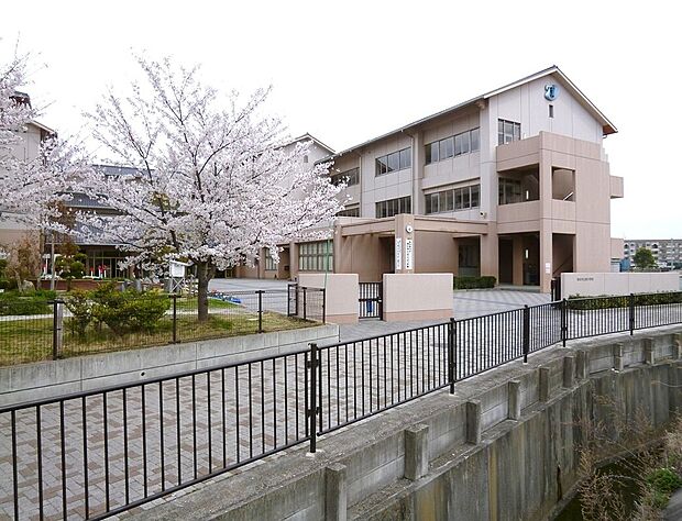 高浜市立翼小学校(約950m)