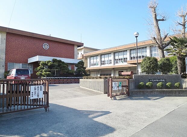 西尾市立一色中部小学校(約1,100m)