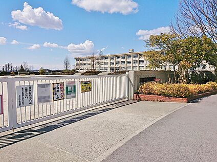 豊田市立井上小学校 722m