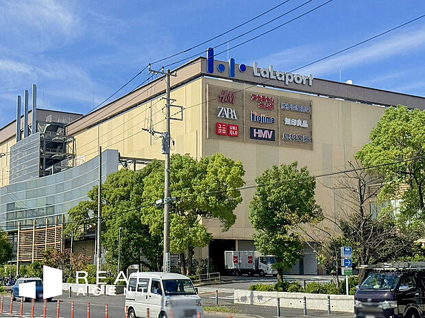 ららぽーと横浜店（約1,350m）