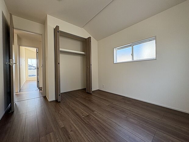 【全室2面採光】全居室2面採光。LDKは3面採光を取り入れた棟もございます。どの時間帯でもより多くの自然光を安定して取り入れることができ、室内が明るくなります。