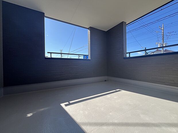 【広々ルーフバルコニー】突然の雨でも安心のルーフバルコニー。ベランピングやプランター栽培なども楽しむことができます