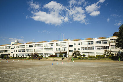 飯能市立飯能西中学校 約1,400ｍ(徒歩20分)