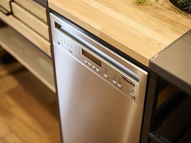 【【レガーレ西福間】食洗器】【食洗器/Mile】少ない水でも汚れを落とすスプレーアーム、最高75℃の高温洗浄、汚れの程度に応じてプログラム工程を調整するオートセンサーなど、高い洗浄力を約束。大容量洗浄可能な人気のMile食洗器!